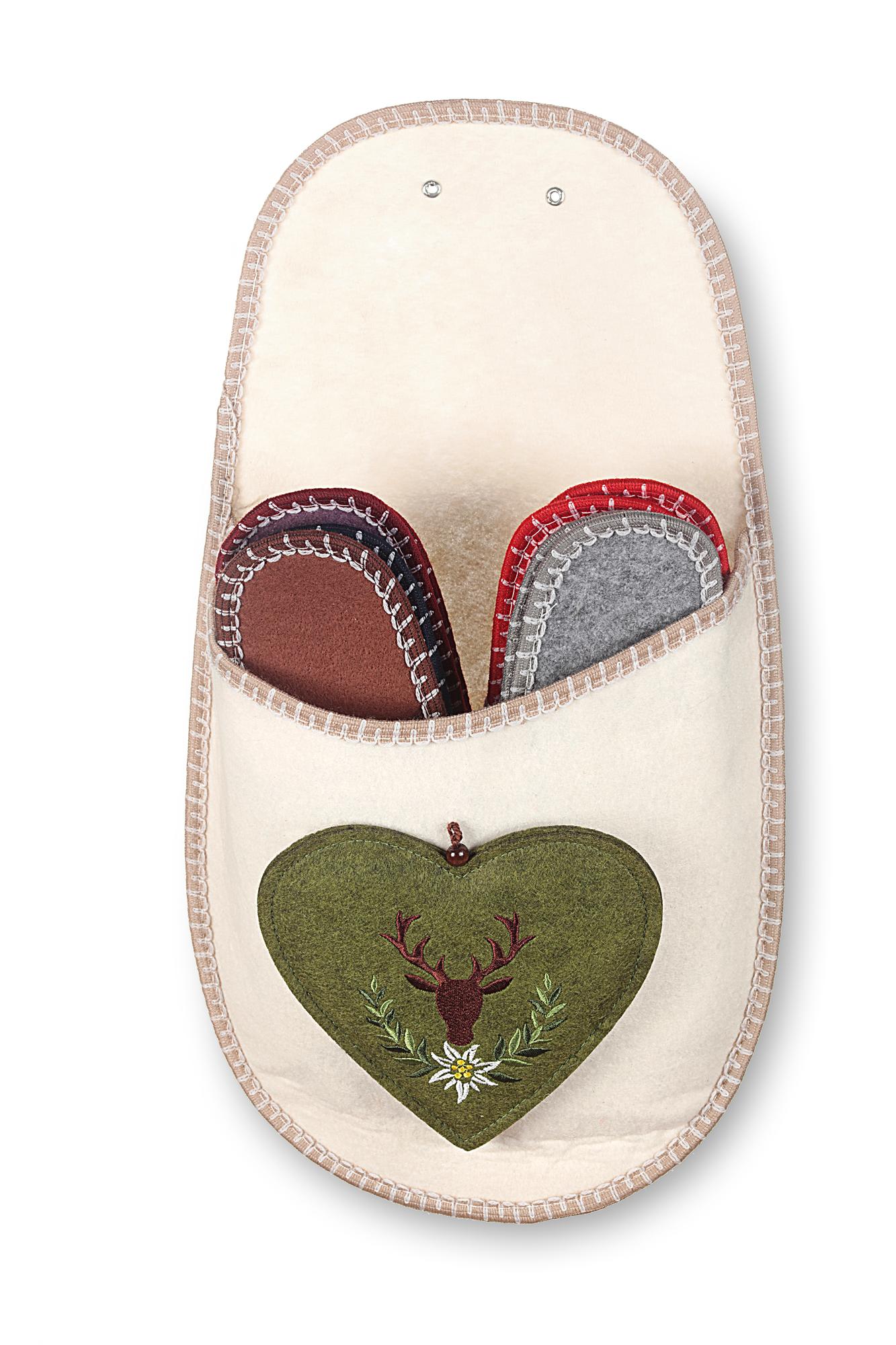 Patch ricamato applicato a borsa artigianale